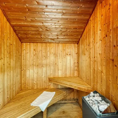 Kranich Ferienhaeuser Mit Innenpool Vakantiehuis *