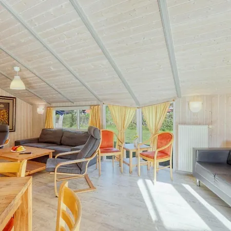 Kranich Ferienhaeuser Mit Innenpool Vakantiehuis