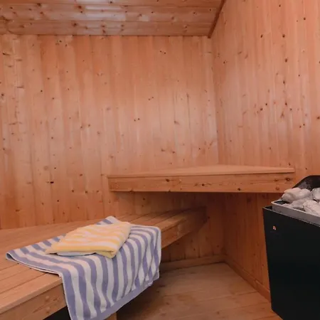 Kranich Ferienhaeuser Mit Innenpool *