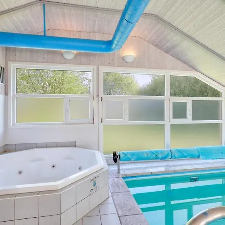 Kranich Ferienhaeuser Mit Innenpool Vakantiehuis Hohendorf (Nordvorpommern)