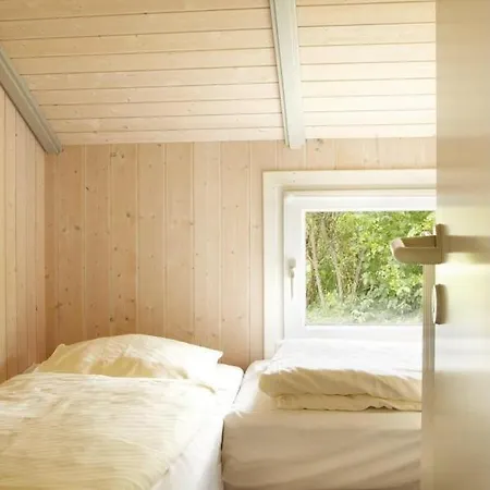 Kranich Ferienhaeuser Mit Innenpool *