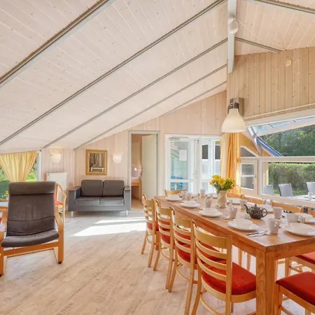 Kranich Ferienhaeuser Mit Innenpool *