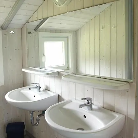 Vakantiehuis Kranich Ferienhaeuser Mit Innenpool