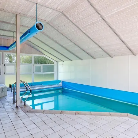 Vakantiehuis Kranich Ferienhaeuser Mit Innenpool