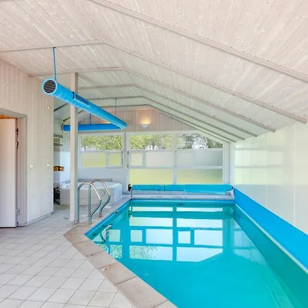 Vakantiehuis Kranich Ferienhaeuser Mit Innenpool *