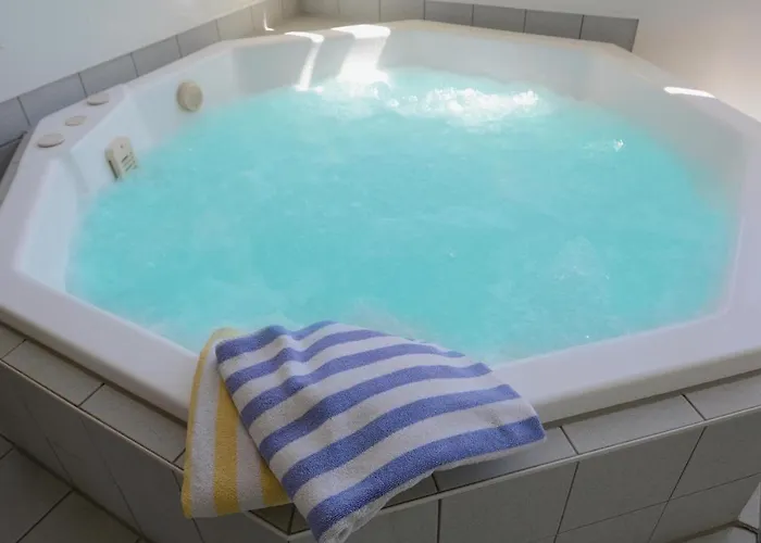 Kranich Ferienhaeuser Mit Innenpool *