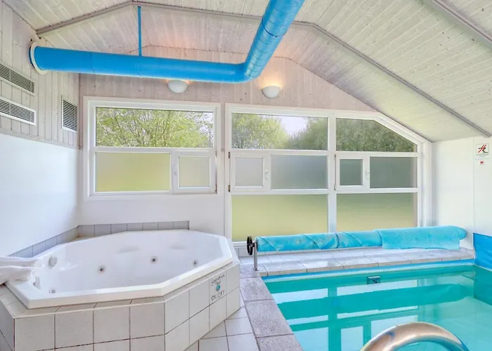 Kranich Ferienhaeuser Mit Innenpool Feriehus Hohendorf (Nordvorpommern)