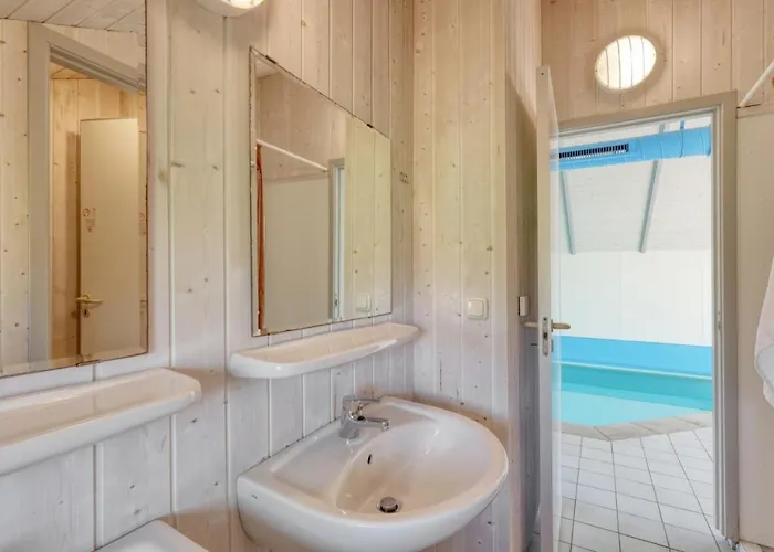 Kranich Ferienhaeuser Mit Innenpool Feriehus *