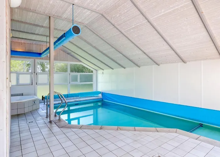 Feriehus Kranich Ferienhaeuser Mit Innenpool