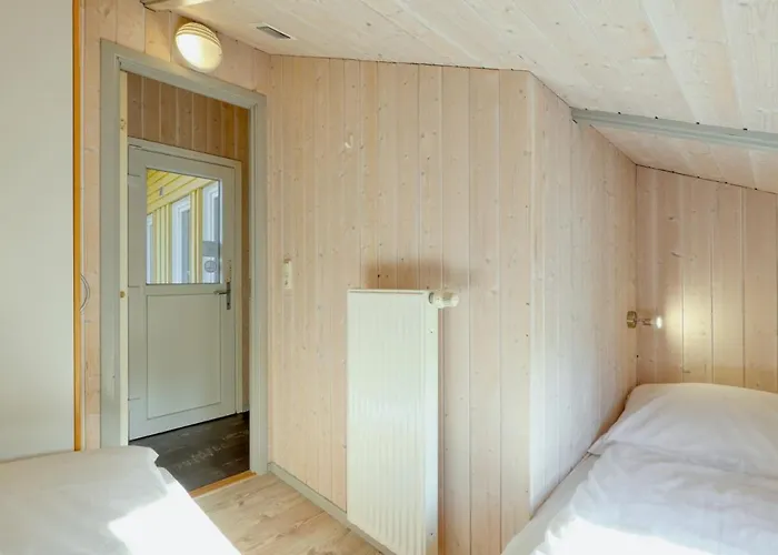 Kranich Ferienhaeuser Mit Innenpool *